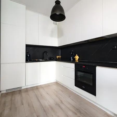 Urban Chic By Bookinghost * فروتسواف