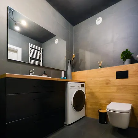 Urban Chic By Bookinghost